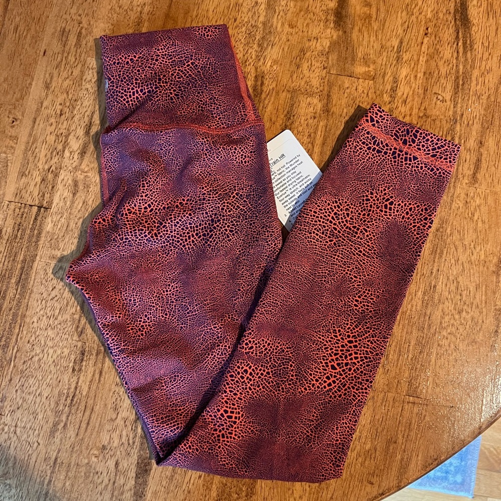 NWT Lululemon 25” wunder train leggings size 4 crackle glaze